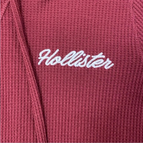 3/$25 Hollister Burgundy Maroon Waffle Knit Hoodie Size Medium - Picture 3 of 7